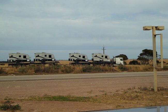 Travelling in style, Eyre Highway, South Australia